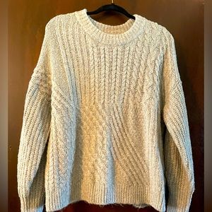 Old Navy sweater. No pulling, plying or stains. Nice and warm. Size Medium.